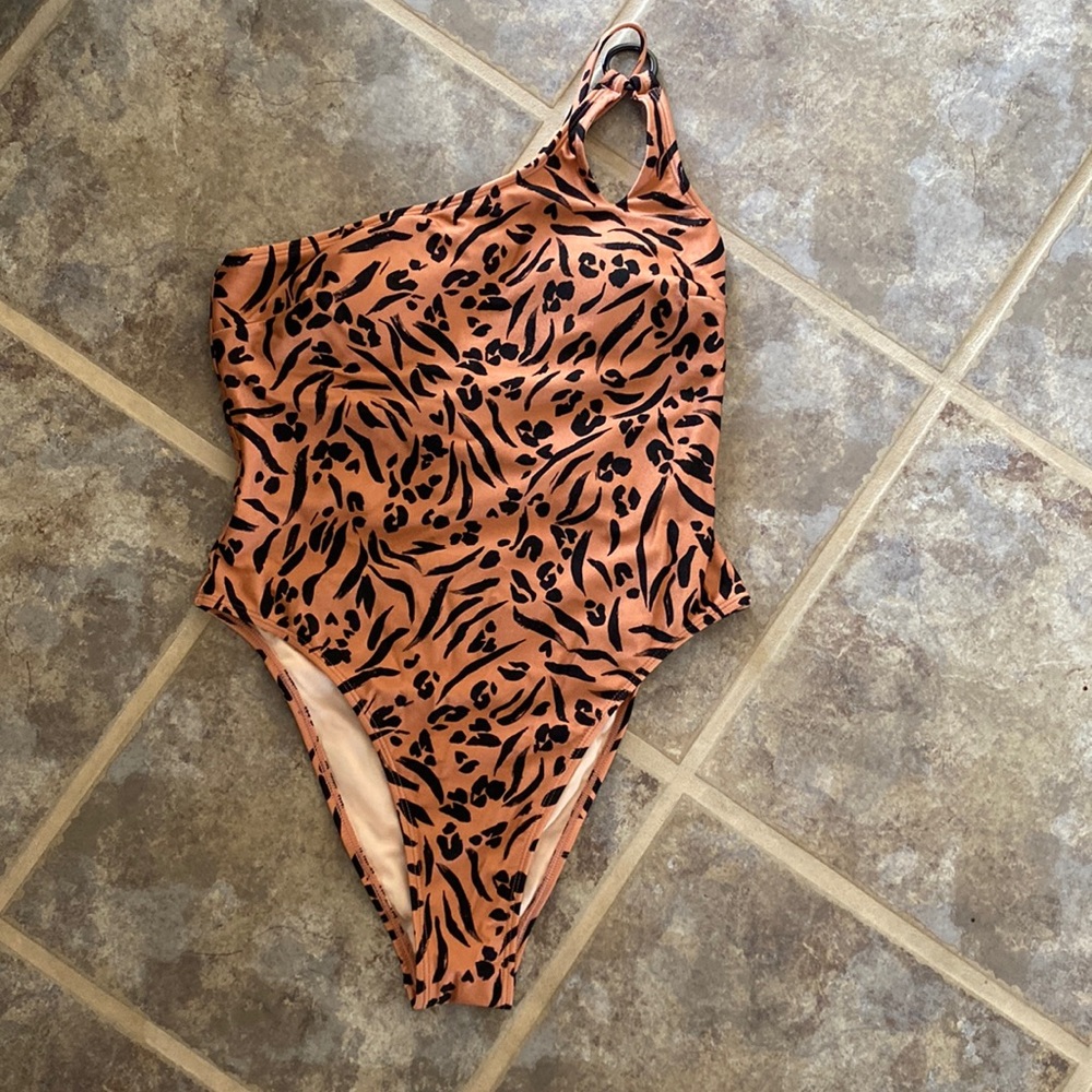 Cupshe Jo Jo Fletcher Asymmetrical one piece Sz M NWT